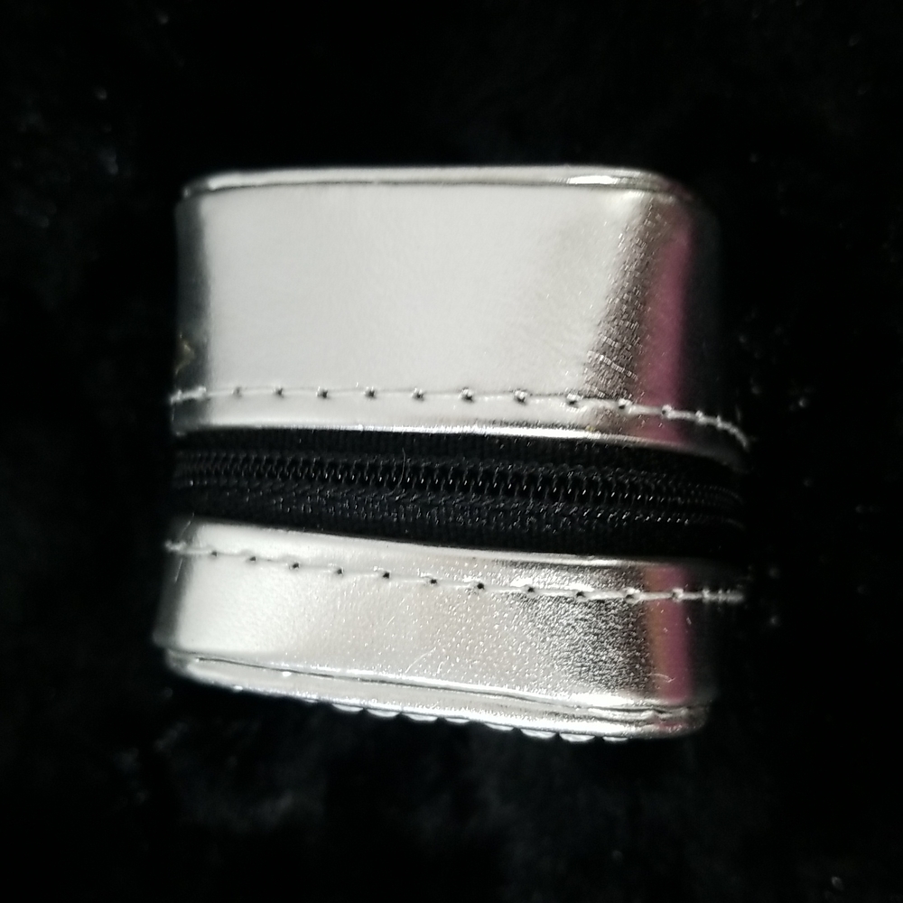 TOUS SILVER ZIP AROUND RING CASE - Picture 7 of 8